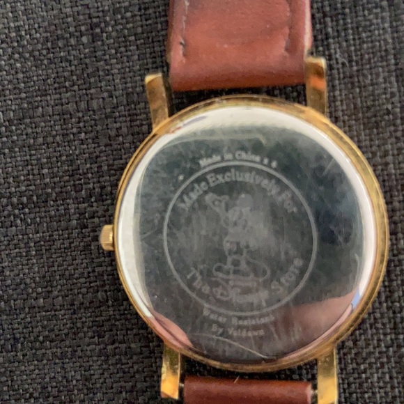Vintage Winnie The Pooh Watch - Picture 3 of 5